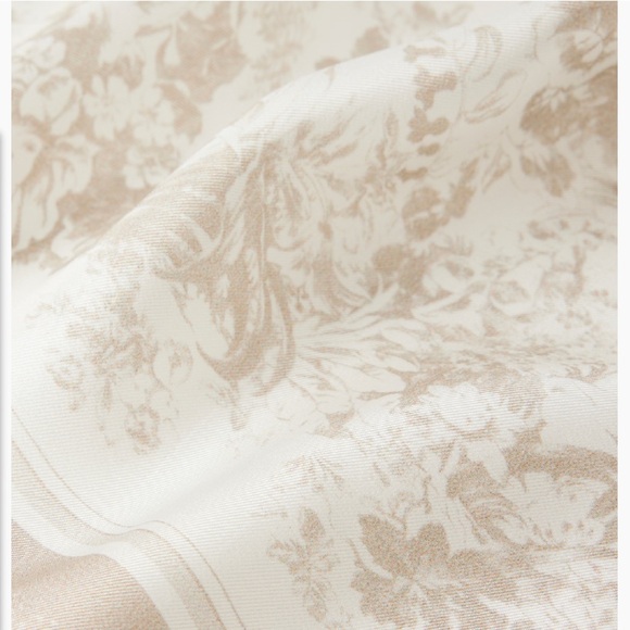 Old Money Aritzia Elite Scarf 100% Silk – Cream Color - Picture 2 of 7